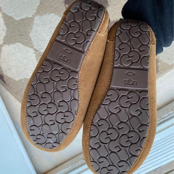 Youth uggs - Picture 6 of 6